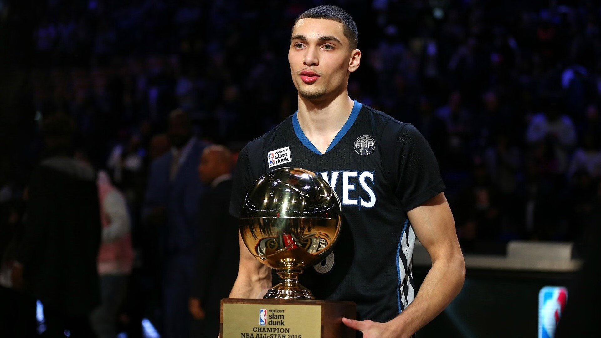 “武汉马拉松：全民健身与精英选手同台竞技”